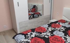 Luxury And Stylish Apartmen, Metro Station Obelya