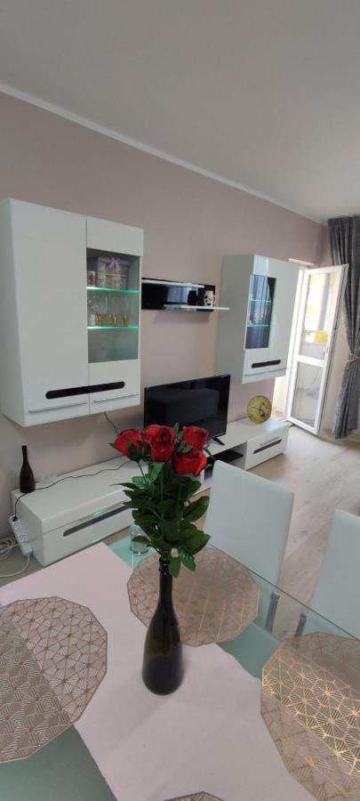 Luxury And Stylish Apartmen, Metro Station Obelya Sofia Exterior photo